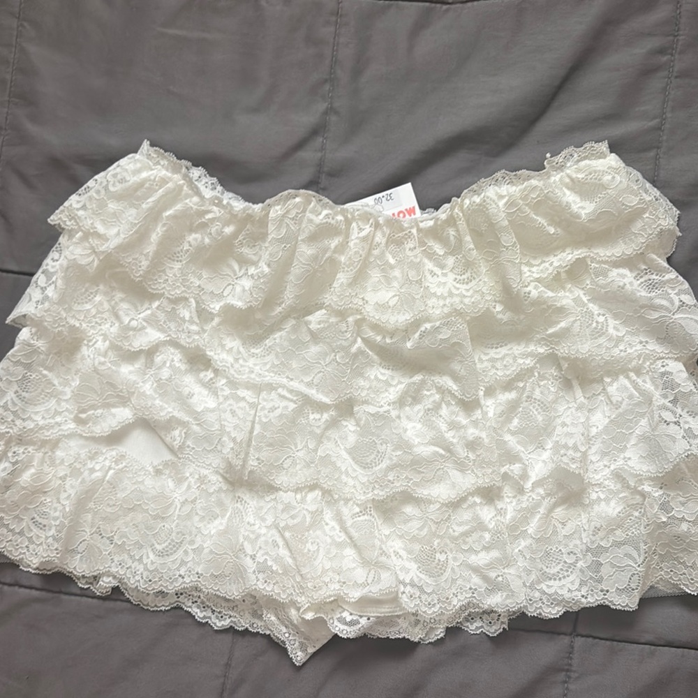 Elegant White Lace Bloomers with Floral Design